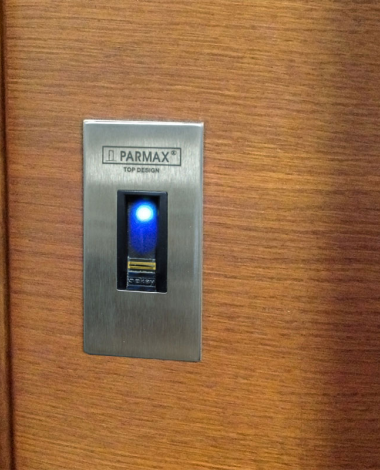 Fingerprint reader