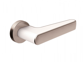 <strong>2015 handle (nickel satin / white) </strong> <br> <span class='px12'>With the characteristic curves and ovals to perfectly match the hand. With replaceable colour elements of the grip, it is available in the following colour schemes: nickel satin / white; chromium / black matt; chromium / nickel satin; chromium / red.</span>