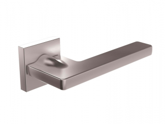 <strong>2165 handle (matt-chromium) </strong> <br> <span class='px12'>With a flat and wide grip, very comfortable in use. Gentle rounded corners and edges make the grip very comfortable and nice to the touch. Available in matt-nickel and matt-chromium.</span>
