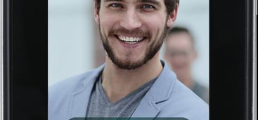 Drzwi z czytnikiem twarzy