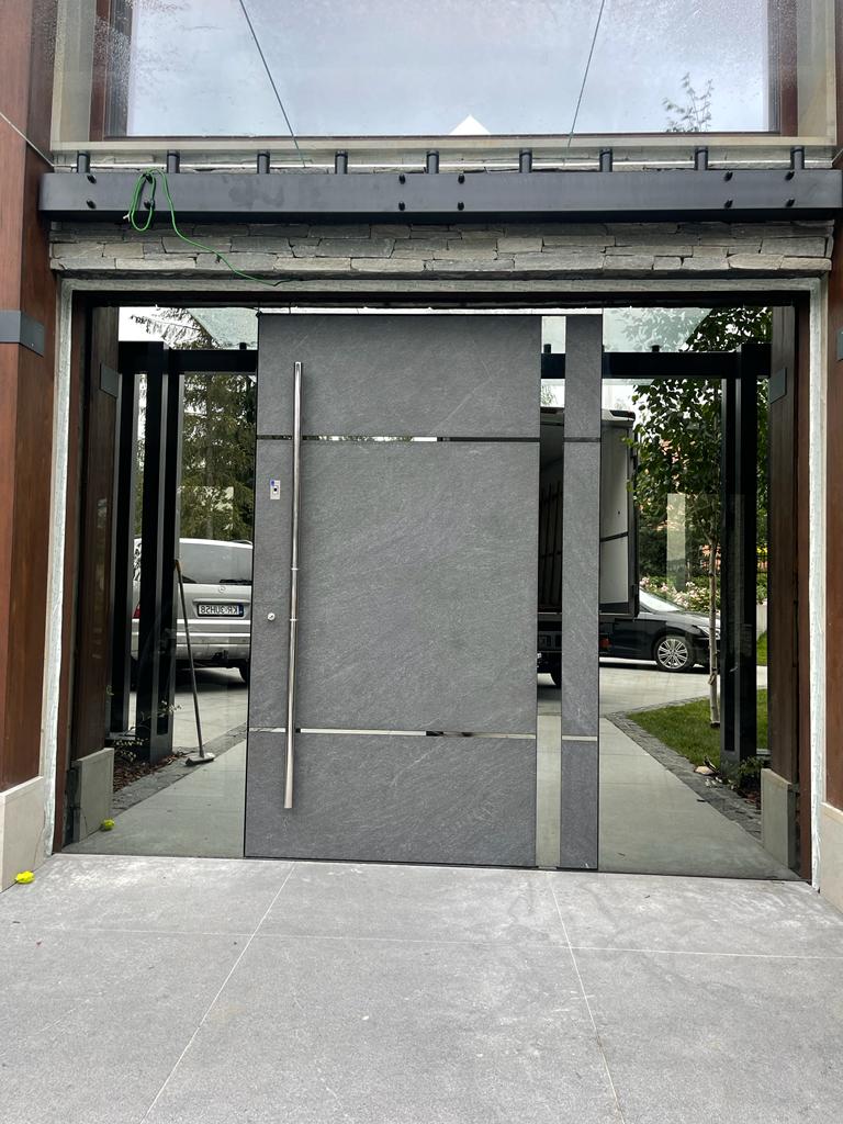 Drzwi na zawiasie Pivot, Parmax® Wooden Doors: Exterior and interior